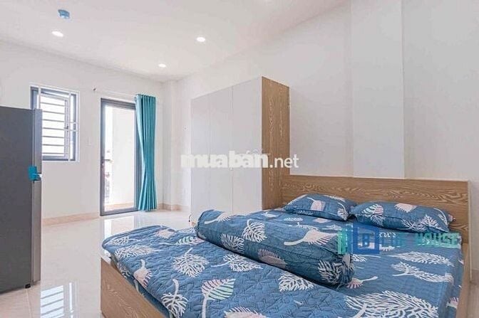 CHO THUÊ CĂN HỘ BAN CÔNG RIÊNG NGAY CẦU VƯỢT HOÀ HOA THÁM.