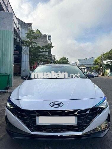 Hyundai Elantra 2023 1.6 AT Đặc biệt - xe gia đình
