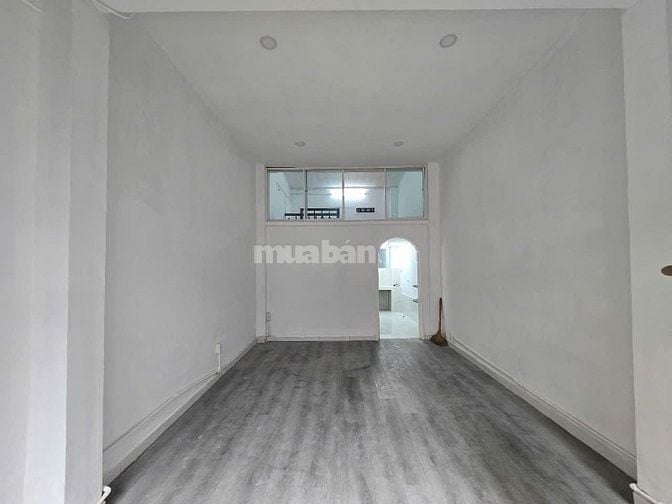 Cho thuê dài hạn, nguyên căn ngay ngã tư Phú Nhuận