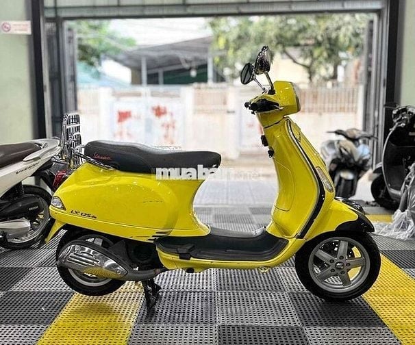 Vespa đẹp, máy êm thì thầm bao vọt biển SG