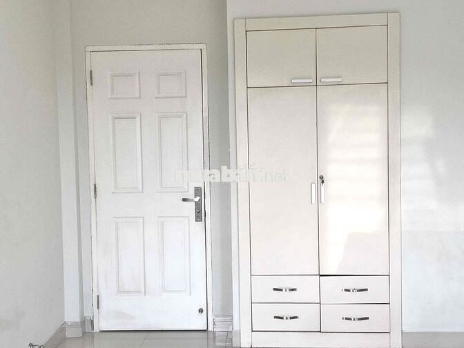 Phòng trọ hẻm biệt thự  cửa sổ lớn + ban công tiện nghi