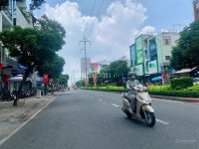 Bán nhà cấp 4,SHR, mặt tiền Lạc Long Quân, P5, Q11.DT: 5x21, giá:22 tỷ