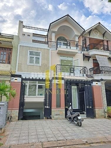 Cho Thuê Nhà Sàn Văn Phòng Trống Suốt 600m2 Hầm 3 Lầu Giá 75 Triệu