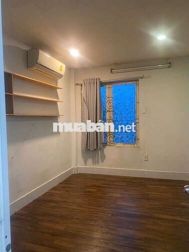 Cho thuê Căn Phòng lớn trong Căn Nhà Villa. Đường Thanh Đa, P.27, Q.BT