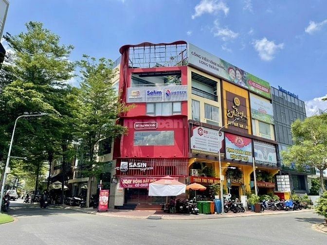 Nhà góc 2 mặt tiền KDC Kim Sơn Quận 7, 5 tầng, cho thuê 95tr/tháng