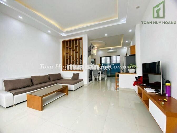 Nhà nguyên căn khu Nam Việt Á – gần đường Bùi Tá Hán 3PN có hồ bơi