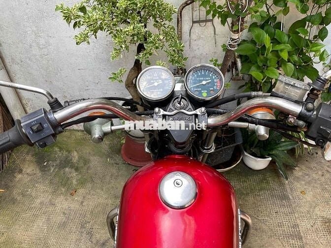 Xe côn tay Suzuki GN125 màu Đỏ