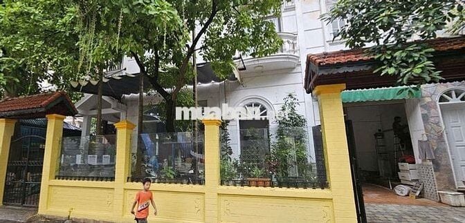 Cho thuê tầng 1  Tô Ngọc vân .Quảng An .Tây Hồ .Hà Nội 
.DT .100m