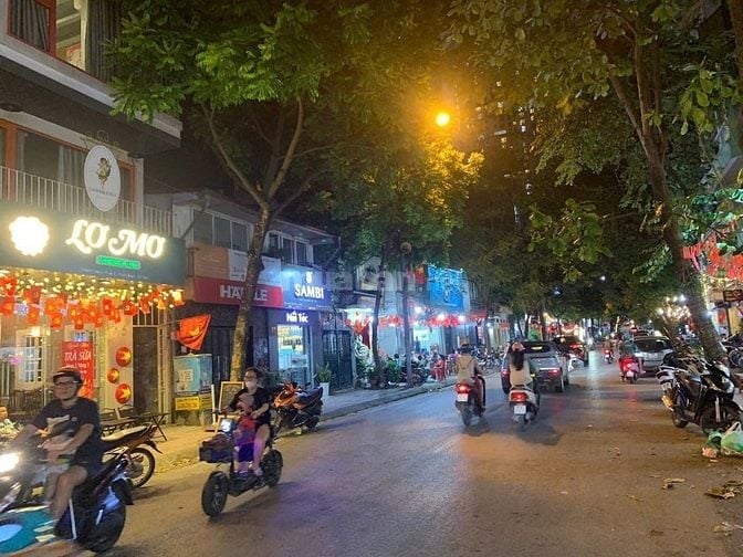 Mặt phố Long Biên, 51m2, 5 tầng, lô góc, thang máy, kinh doanh, nhỉnh 