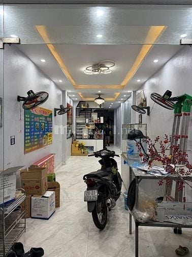 MẶT PHỐ Ô TÔ TẢI TRÁNH - KINH DOANH - ĐƯỜNG THÔNG- TT NGỌC THUỴ. 8.9 T