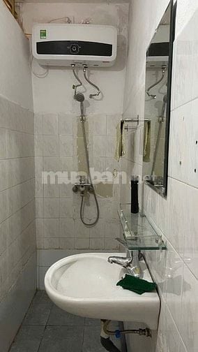 Cho thuê nhà 2 tầng trong ngõ, phố Hồng Mai 