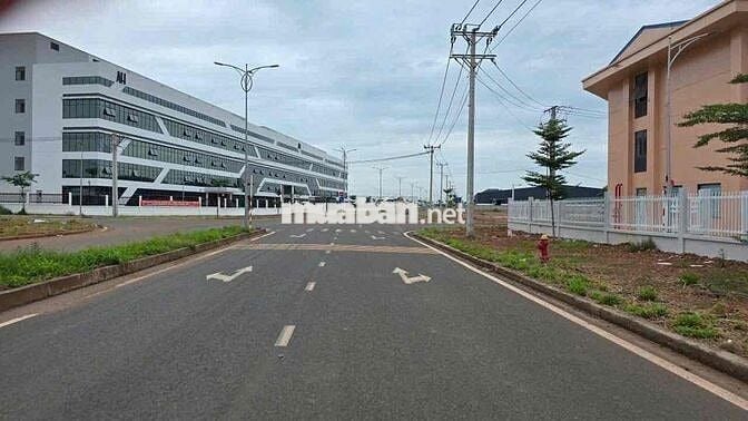 Kẹt tiền bán đất mặt tiền kinh doanh gần xí nghiệp