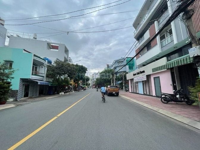 Nhà MT đường Chợ Lớn 4x21m , lửng 3 lầu + hầm giá 25tr/tháng