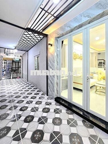 🔥🔥Nhà mới đẹp 2 lầu có sổ hồng. Sân trước vô cùng rộng rãi, gần🔥🔥