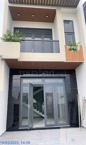 Chính chủ gửi bán căn nhà 1 trệt 1 lầu và 3 phòng ngủ - sát QL13 