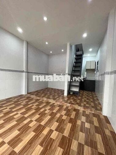 Nhà lầu mới 2 phòng gần Vincom Hùng Vương