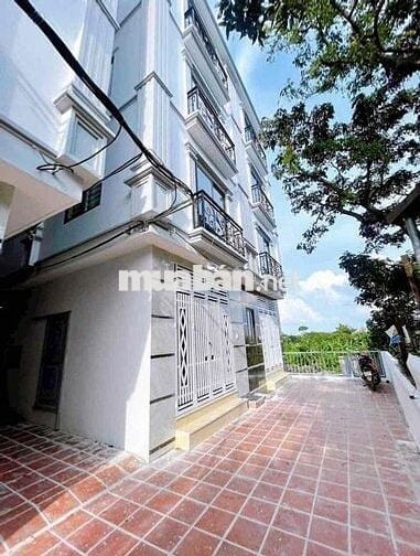 3.2 tỷ 4 tầng Nhà xây mới tại Phụng Châu- gần đh thể thao Phường CM