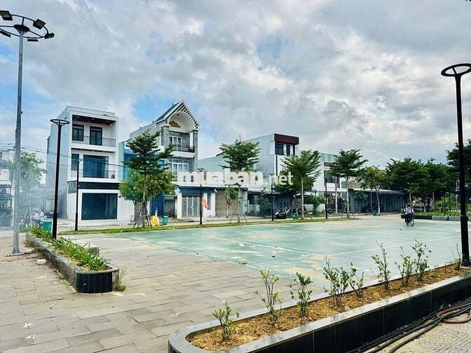 Mua đất tặng Nhà View Công Viên giá tốt.