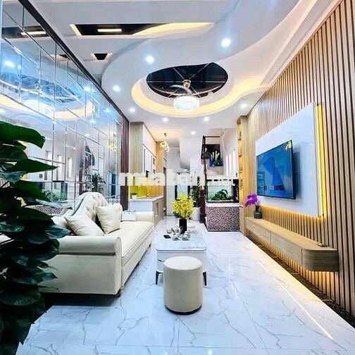 Hồ Tùng Mậu - 36m2 nở hậu - 5 tầng full nội thất sát phố chỉ 8 tỷ