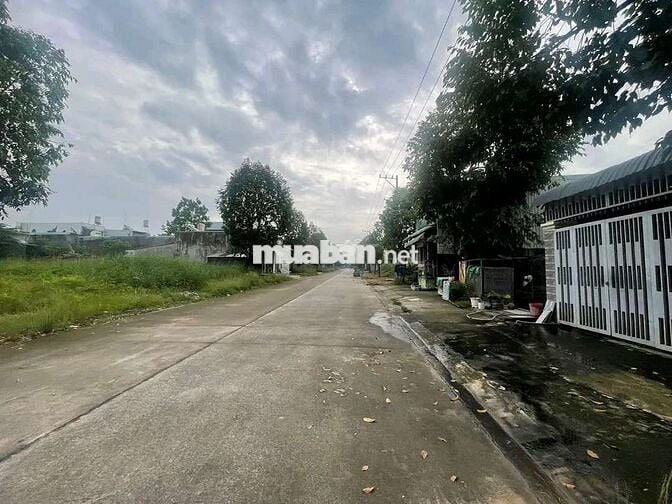 Bán nhanh lô đất 150m² Đ.NA3, Bến Cát chỉ 820triệu gần KCN Mỹ Phước3.