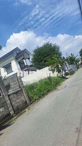 Lô đất mặt tiền đường nhựa kinh doanh buôn bán nhỏ lẻ OK  Toa lạc kp đ