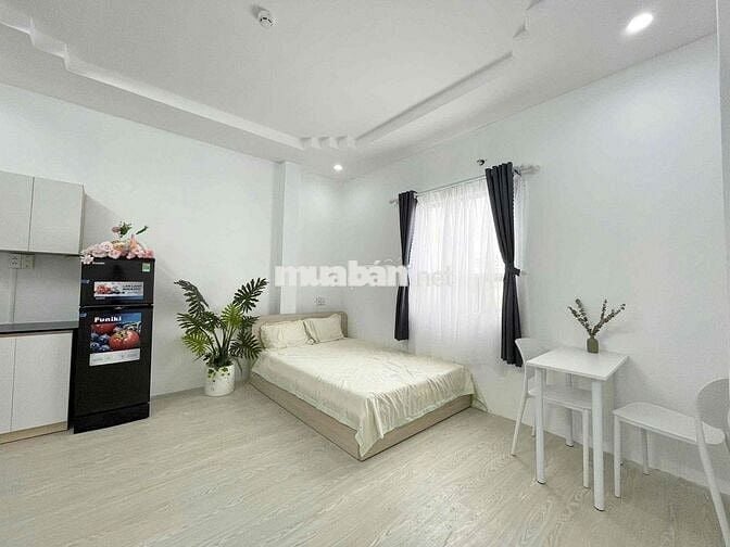 10p qua Q5,11 Thang mây Full nội thất cửa sổ trời nhà xe rộng camera