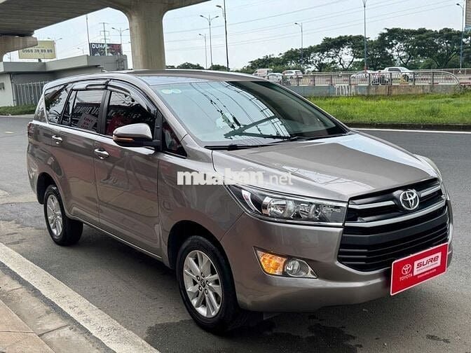 Innova 2018 2.0E - Màu Đồng Ánh Kim
