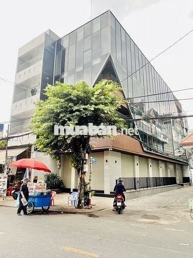NHÀ  CHO THUÊ MT HUỲNH VĂN BÁNH_ 6X22M_ TRỆT 4 LẦU. THANG MÁY.