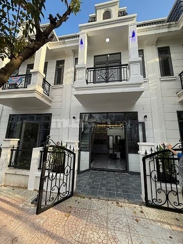 Bán nhà sổ hoàn công - thanh toán 700tr dọn vào ở, tại Tân Phước Khánh