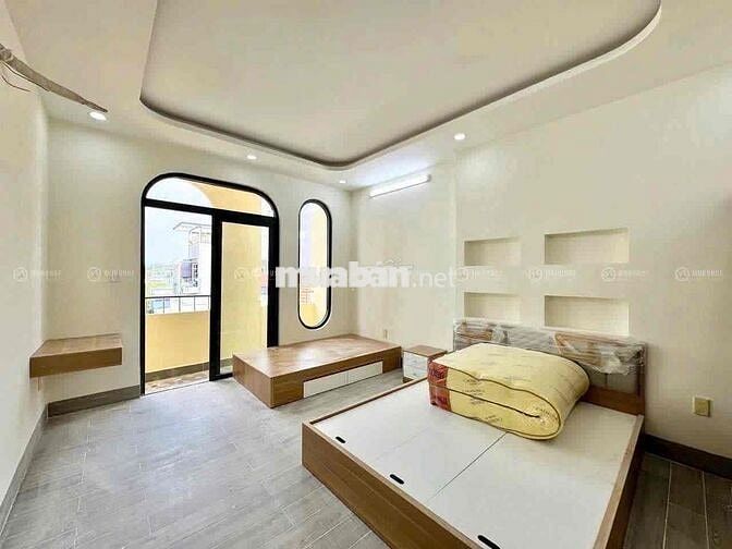 (Thương lượng giá ) Phòng mới xây BanCong NGAY BÀ HOM , PHỐ ẨM THỰC