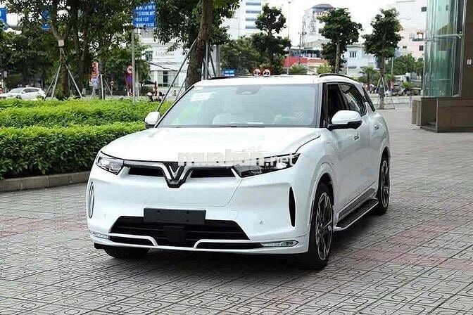 VinFast VF9 2025 Eco giá tốt