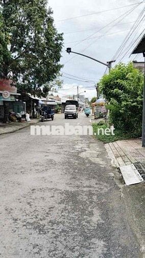 NỀN THỔ CƯ GẦN CHỢ VƯỢT LŨ PHƯỜNG 8 VĨNH LONG (NAY LÀ PHƯỜNG TÂN HẠNH)