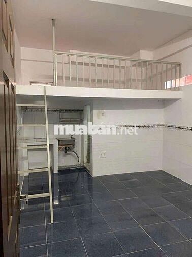 Phòng Gác Có Sẵn Máy Lạnh - Rộng Rãi - Cửa Sổ Trời Thoáng Mát