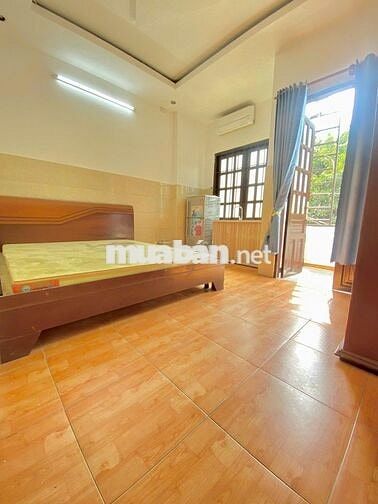 Cho thuê phòng trọ 16m2 lầu 3, có Bancol + cửa sổ trời.