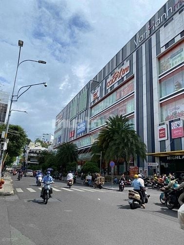 Bán gấp nhà MT ngay Vạn Hạnh Mall DT 5 x 17m 7 Tầng Thag máy giá 36 tỷ