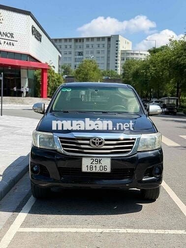 Toyota Hilux 2011 2.5E 4x2 MT - 300000 km