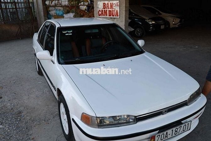 Honda Accord 1992 2.2 MT - 123456 km
