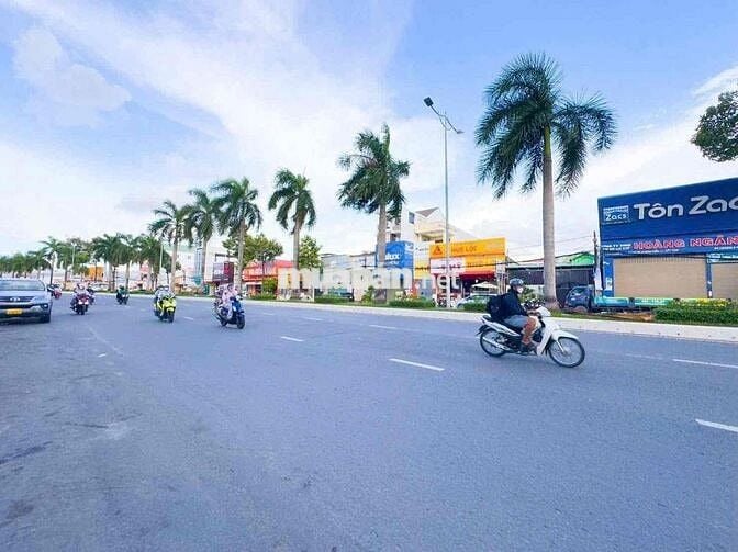 Nền Mặt Tiền 3/2 Tặng nhà trệt lầu 8 x 51 ,150 thổ  gần Trần hoang na
