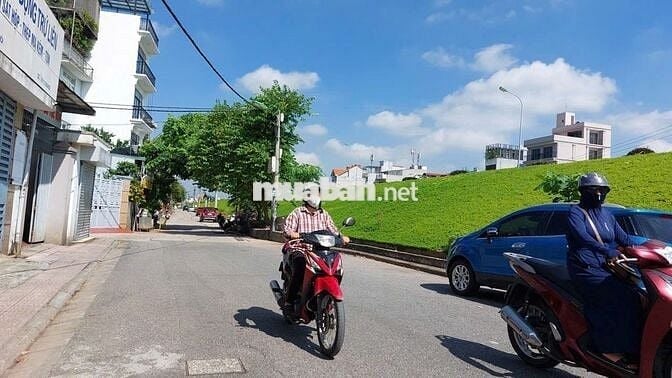 Bán đất phố Ngọc Thụy,54m2, tặng GPXD 4 tầng 1 tum, gần cầu Long Biên
