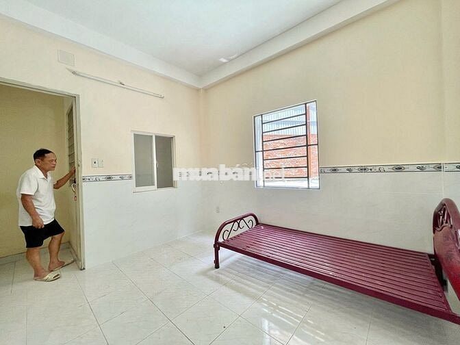 phòng studio cửa sổ trời thoáng mát gần ngã 5 chuồng chó siêu thị Go