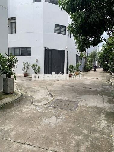 Sát City Land Phan Văn Trị. 4 tầng. 5pn. Oto đậu trước nhà. Chỉ 5.x tỷ