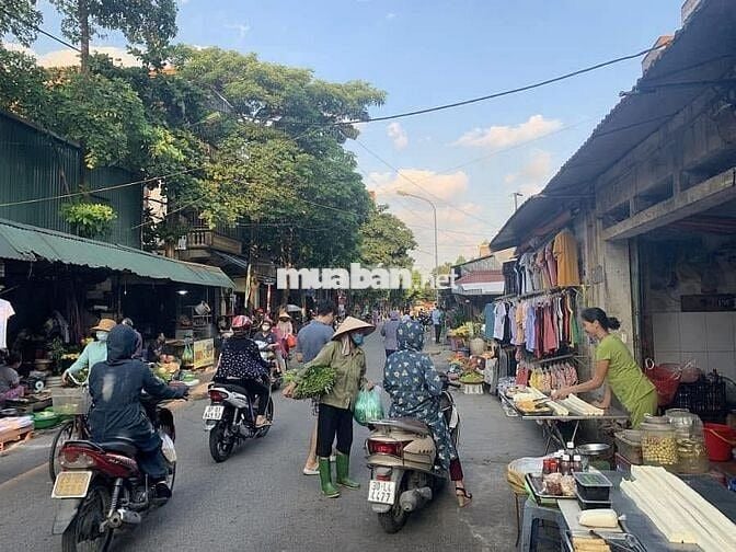 nhà kẹt tiền trả nợ nên cần bán miếng đất
