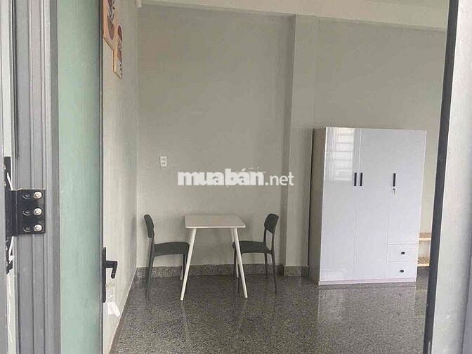 Cho thuê phòng trọ ban công 2 mặt , tách bếp , cửa sổ thoáng mát mặt t