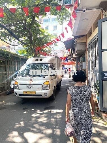 Cực hót nhà Cầu Giấy cho nhà đầu tư, ô tô 10m, sửa ccmn, 90m2, 19 tỷ