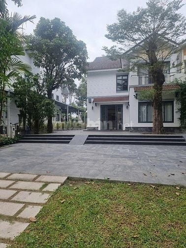 Bán biệt thự Thảo Nguyên góc 2 mặt tiền đường giá 28 tỷ 500