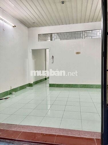 Cần cho thuê nhà mới sơn rộng có máy lạnh gần trường Nguyễn Du