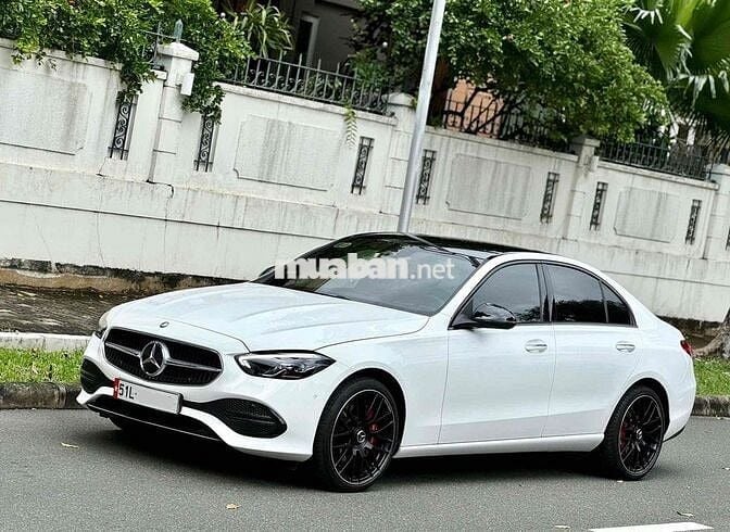 Mercedes-C200 Plus Trắng/ Nội thất nâu, 16.000 Km