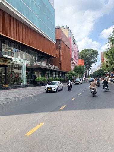 Bán nhà ngay mặt tiền Hai bà Trưng, P8, Q3.DT;5x21, 1tr2l, giá:32 tỷ