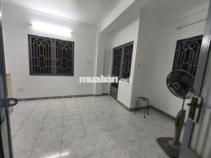 Căn hộ 60m2, 2 phòng ngủ, ngay trung tâm Quận 10, thuận tiện đi lại