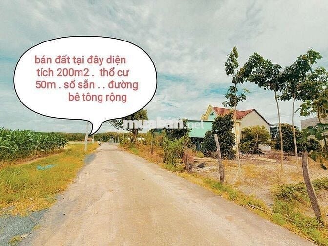Kẹt tiền cần bán gấp nền đất  DT 200m2 .(5*40) Thổ cư sẵn 50 .